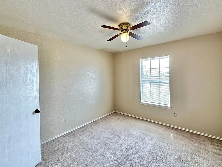 4405 Hondo Dr — Photo 3