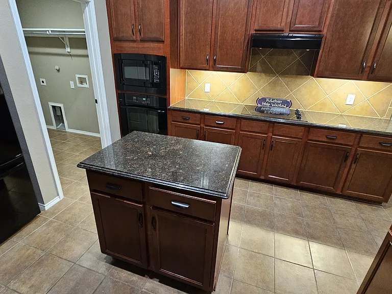 1202 Chestnut Hill Dr — Photo 7