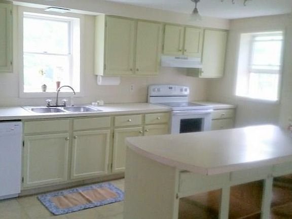 5th image of 18 Burr St