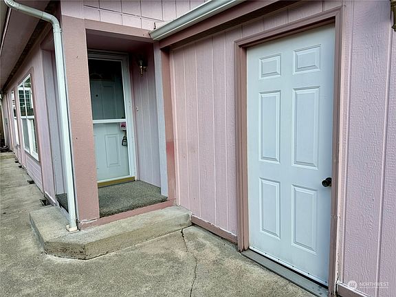 4th image of 7708 60th Avenue E #15