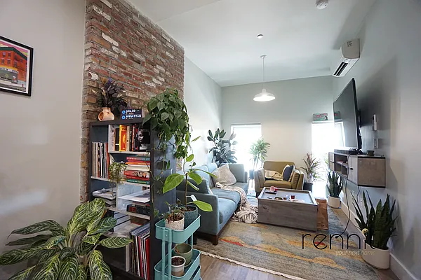 Rented by Rennit Inc. | media 14