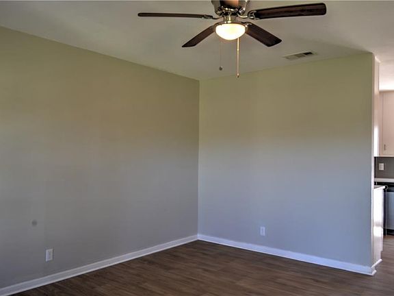 2nd image of 1010 N Meadows Dr APT B