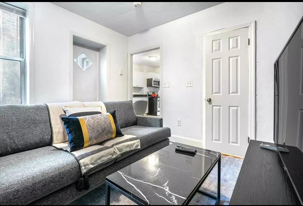 2 bed, 800 sqft, $3,600 — Photo 2