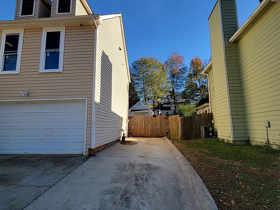 2nd image of 1087 Realm Ln