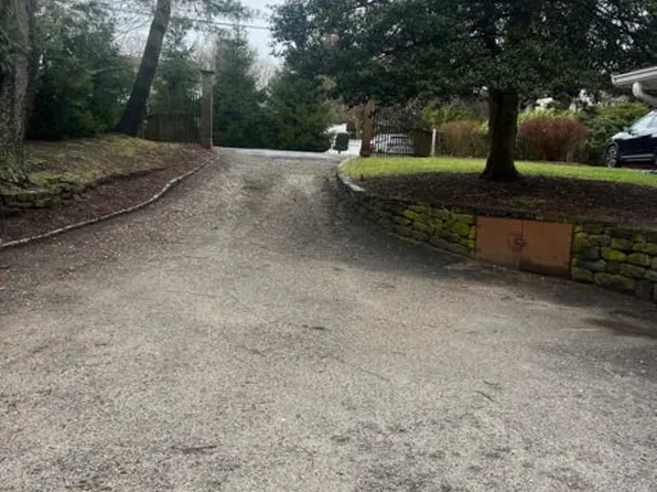 7 Harborview Rd, Stony Brook, NY 11790