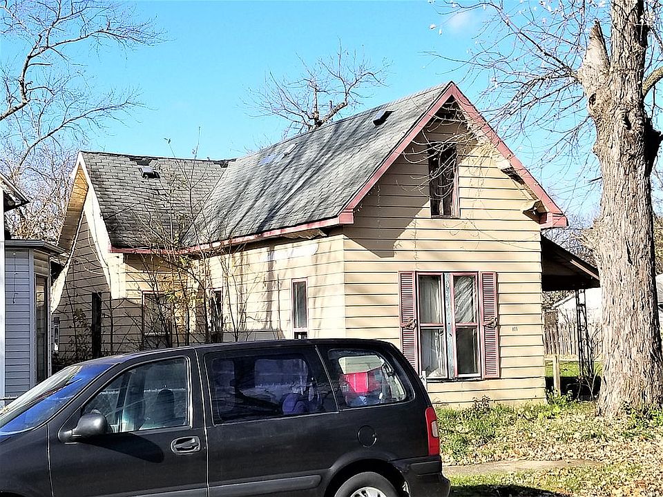 2nd image of 825 Henry St