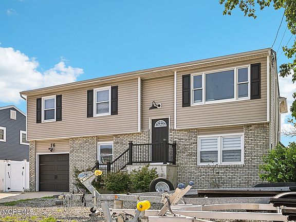 3rd image of 76 Ronald Avenue S