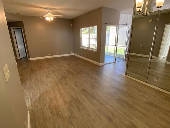 2nd image of 7 Bentwater Cir