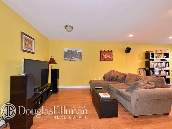 5th image of 45 Hill Park Ave APT 1T