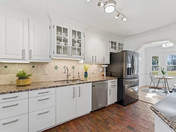 4th image of 627 Keith Hills Rd