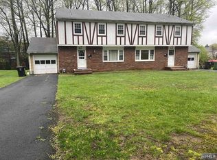 82 Forsythia Ln, Paramus, NJ 07652