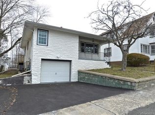 16 Hall St, Ansonia, CT 06401