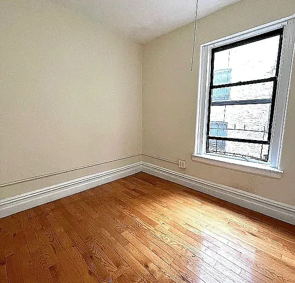 515 W 184th St #12 — Photo 4