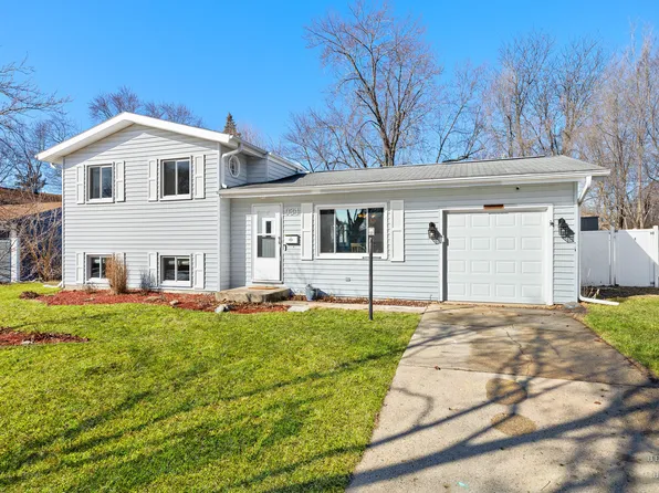 934 Nottingham Ln, Crystal Lake, IL 60014