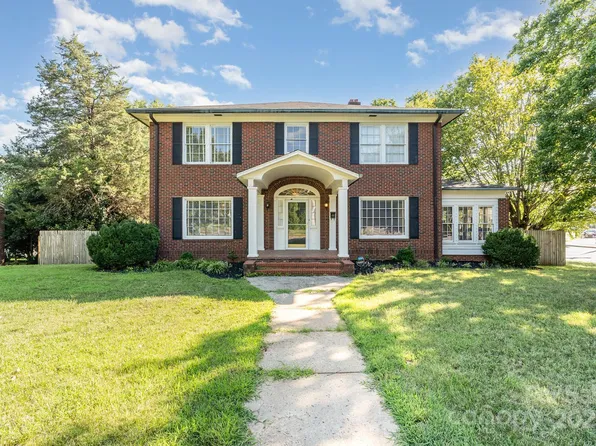 761 N Center St, Statesville, NC 28677