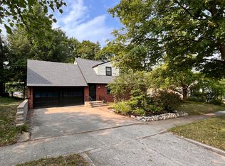 1318 Hillcrest Ave, Kalamazoo, MI 49008