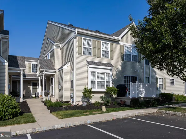 31 Granite Ln #7, Chester Springs, PA 19425