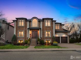 1355 NE Abbott Blvd, Fort Lee, NJ 07024