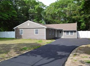 205 Auborn Ave, Shirley, NY 11967