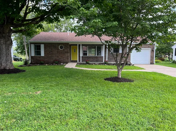 910 Hurt St, Marshall, MO 65349