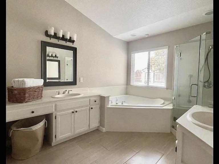 2507 W Elm St — Photo 7