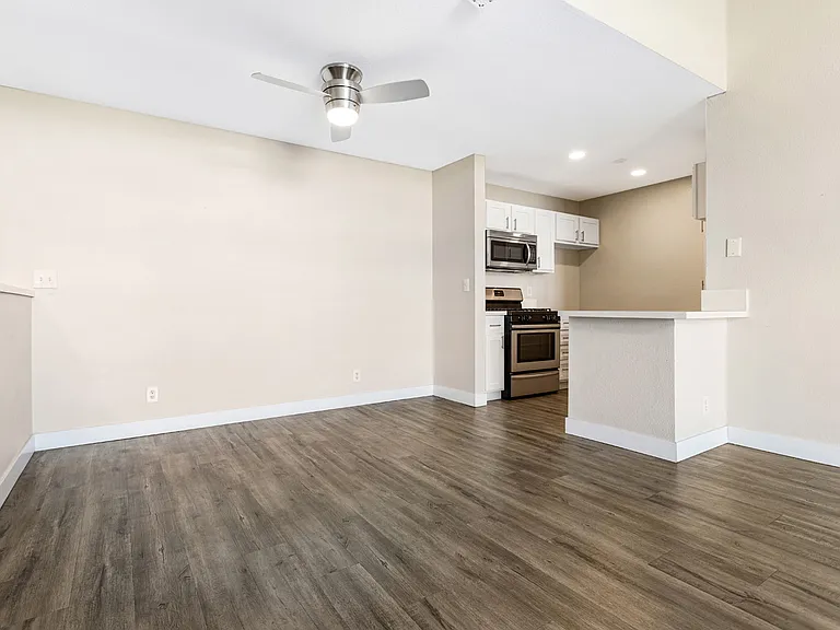1626 Malcolm Ave — Photo 9