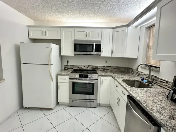 9370 SW 8th Street, Boca Raton, FL 33428