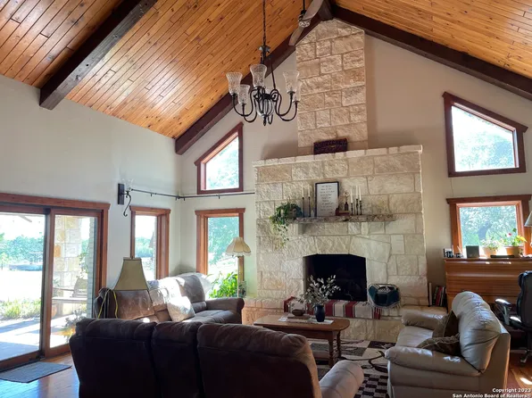 2314 CR 102, Knippa, TX 78870