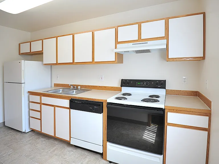 Emerald Pointe — Photo 22
