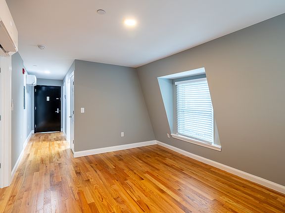 2nd image of 57 Peters Pl Unit 4