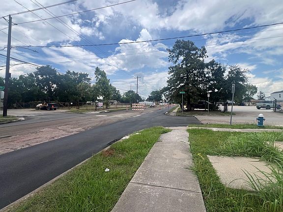 4th image of 408 75th St