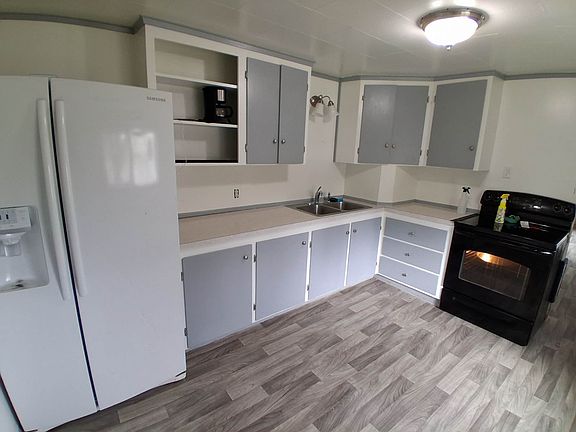 4th image of 612 W 1st St