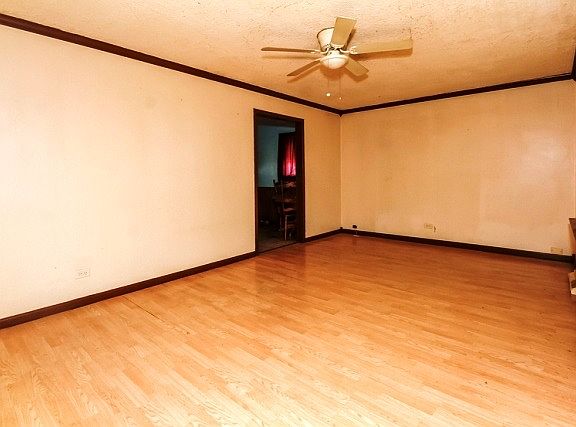 5th image of 7212 W 114th Pl