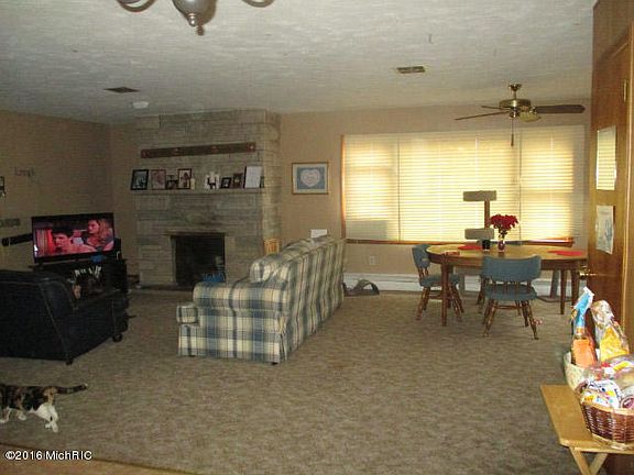3rd image of 220 Adaline St