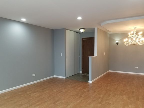 4th image of 731 E Fullerton Ave