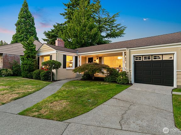 3rd image of 3610 W Viewmont Way W