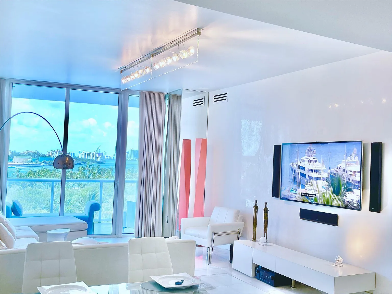 1 bed, 1.5 bath, 1201 sqft, $10,900 — Photo 2