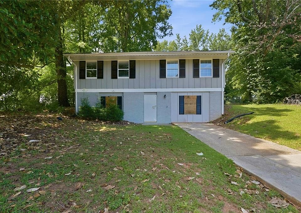 1st image of 2852 Port Royal Ln