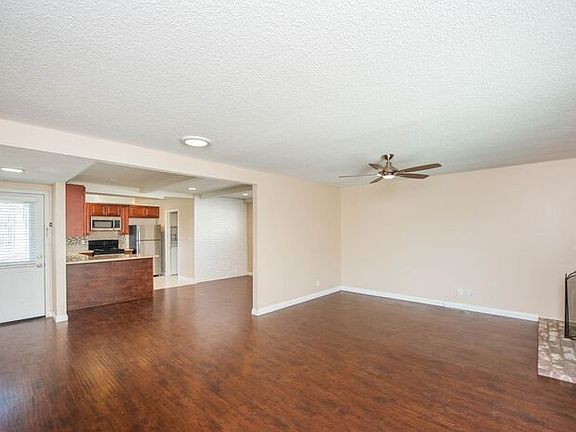 4th image of 15412 Shasta Ln