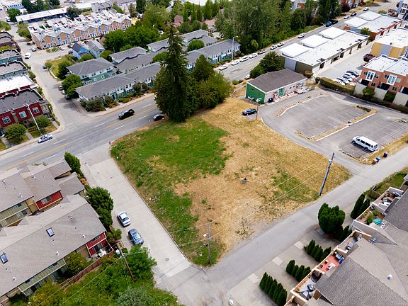 2nd image of 2306 Yakima Ave