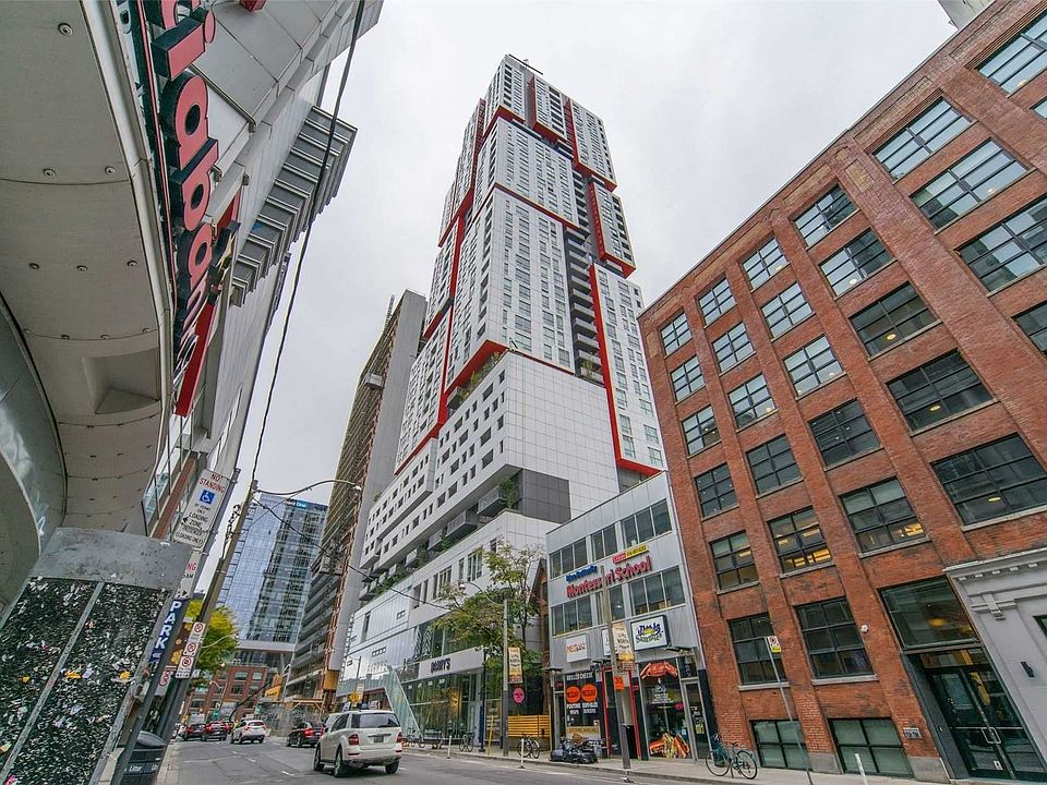 1st image of 318 Richmond St W #3702