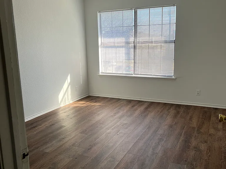 608 Meadow View Ct — Photo 10