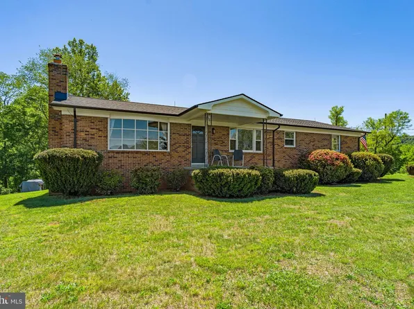 13767 Crest Hill Rd, Flint Hill, VA 22627