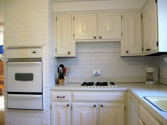 Good amount of cabinets 