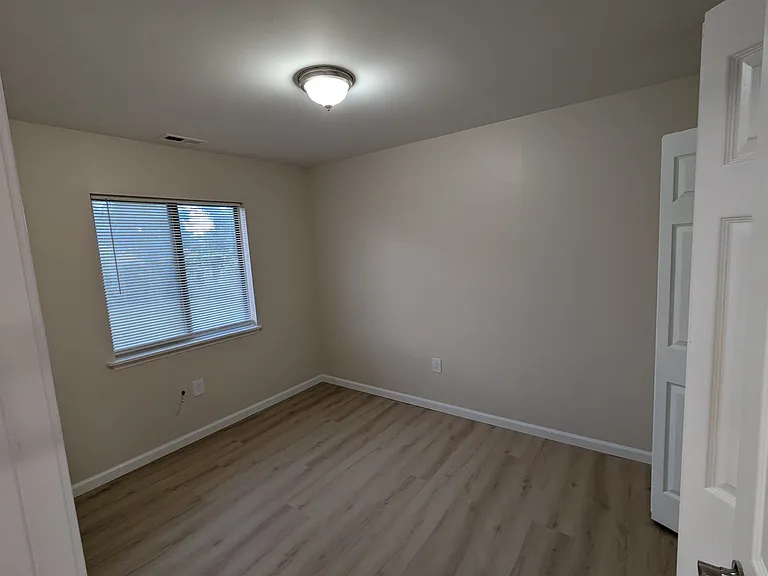 20732 Williamson St — Photo 24