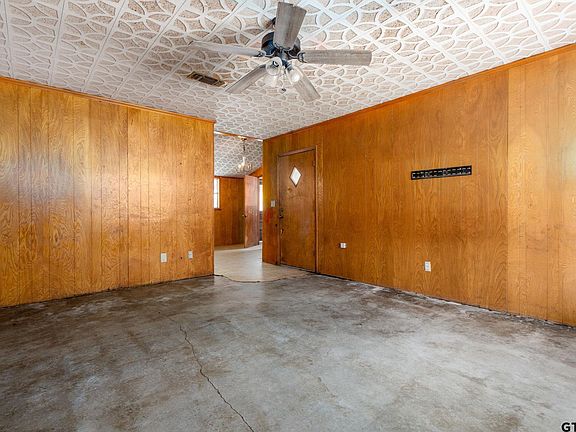 5th image of 718 Tyler St