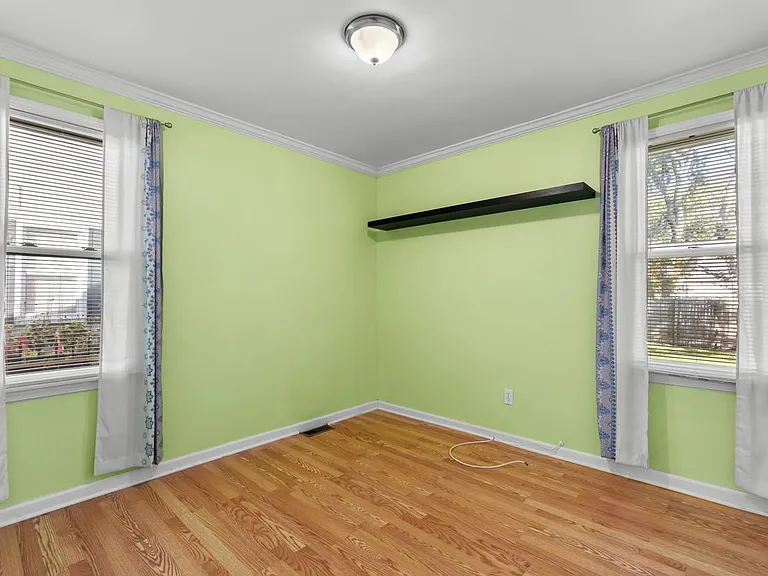 2215 Rowland Ave — Photo 18