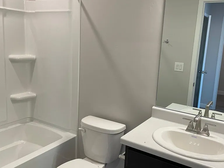 Full bathroom (Floor 2)