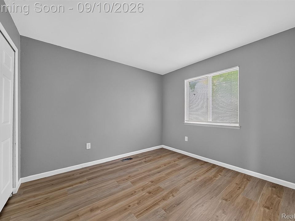 24935 Trombley St, photo 13