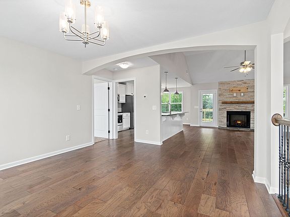 5th image of 396 Wingfield Dr